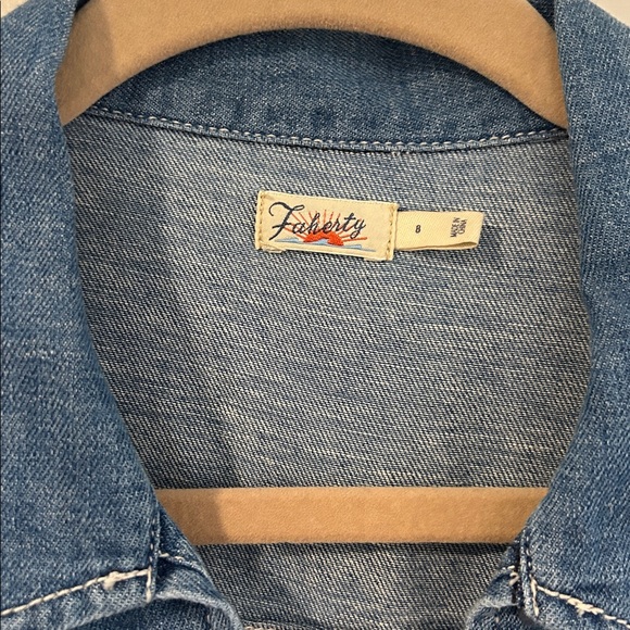 Like New Faherty Linen Denim Jumpsuit size 8 - Picture 3 of 4